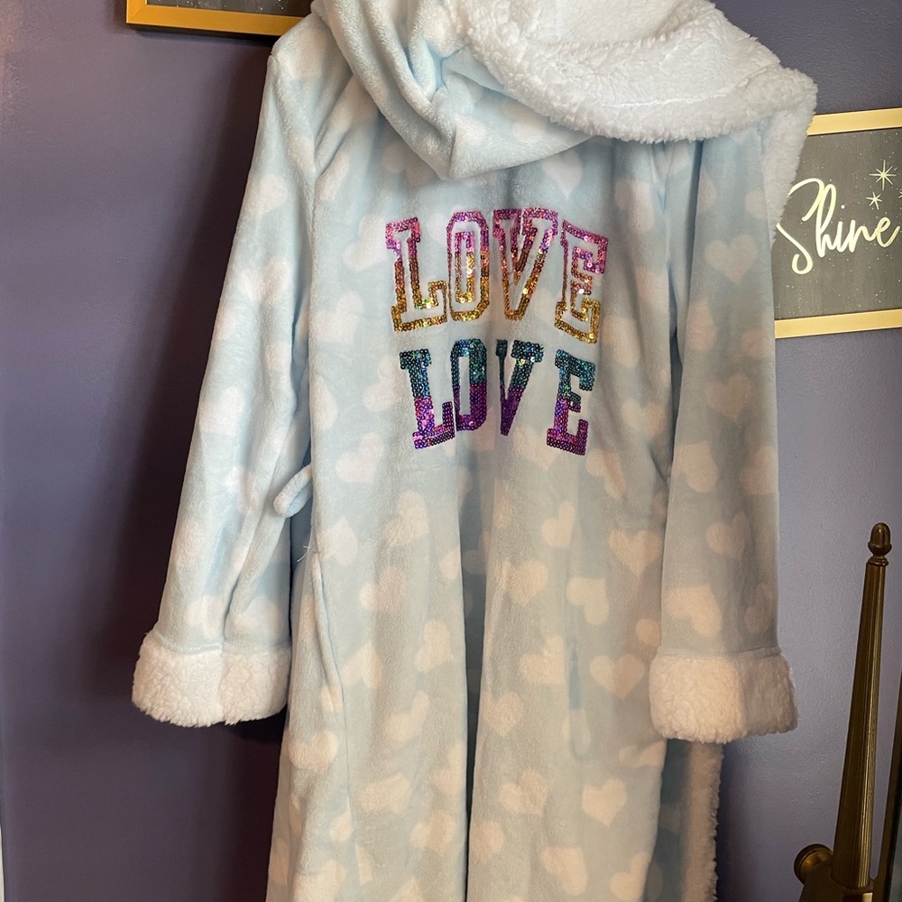 One size robe love